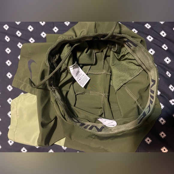 Nike Dri-fit green athletic shorts w/ pockets& drawstring- size s - Picture 6 of 9